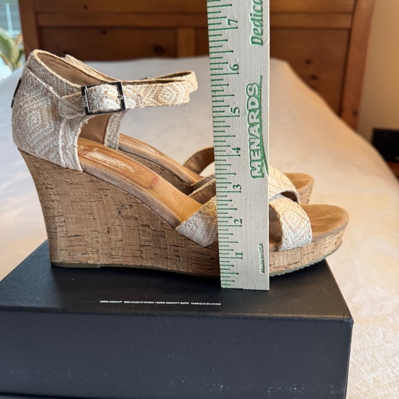 12  W - TOMS Tan Cork Platform Wedge Sandal Women’s Ankle Strap Sandals - Picture 5 of 11